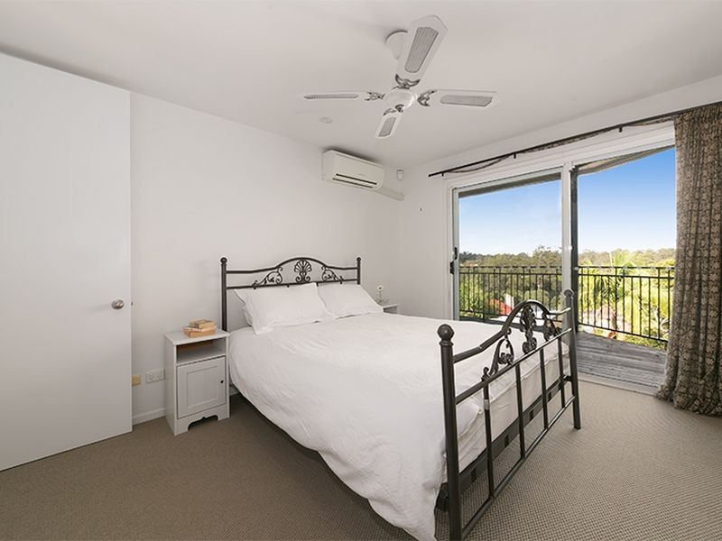 27 Hakea Crescent, Chapel Hill QLD 4069