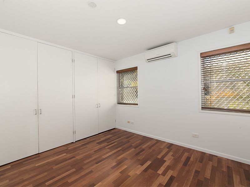 27 Hakea Crescent, Chapel Hill QLD 4069