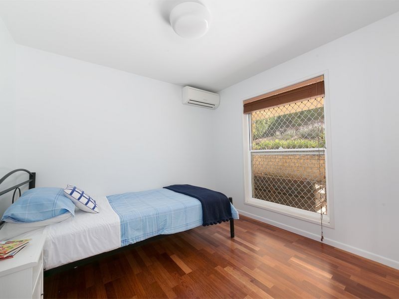 27 Hakea Crescent, Chapel Hill QLD 4069