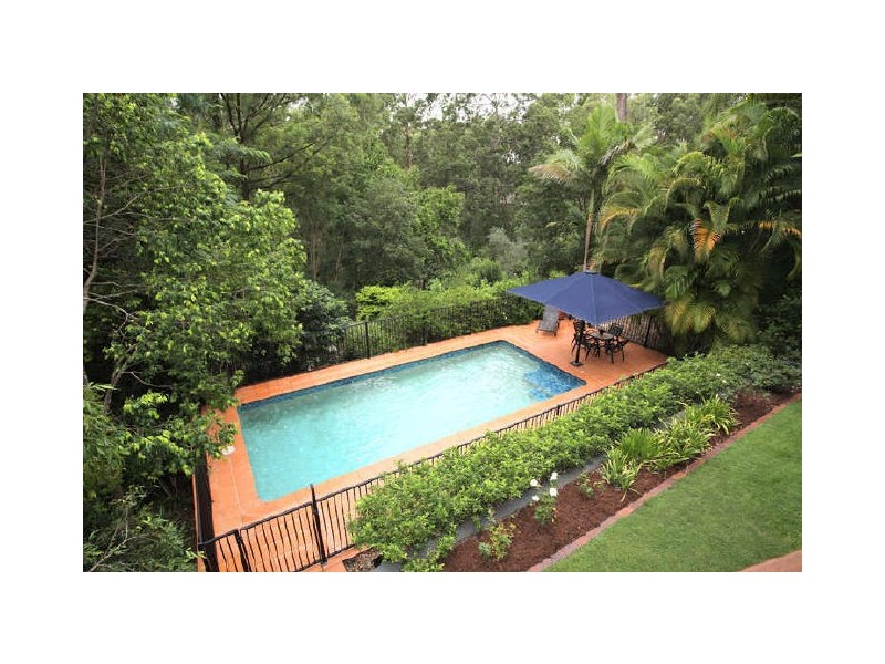 37 Maculata Dr, Chapel Hill QLD 4069