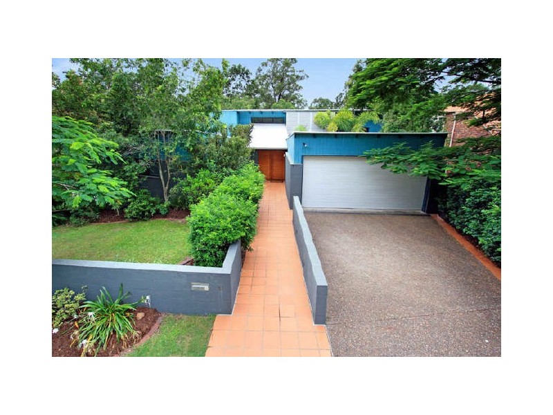 37 Maculata Dr, Chapel Hill QLD 4069