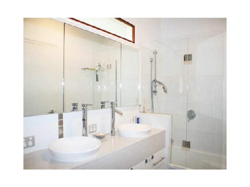 3 Ootana Street, Chapel Hill QLD 4069