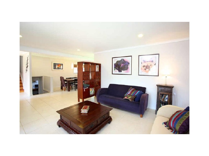 6 Dusk Street, Kenmore QLD 4069