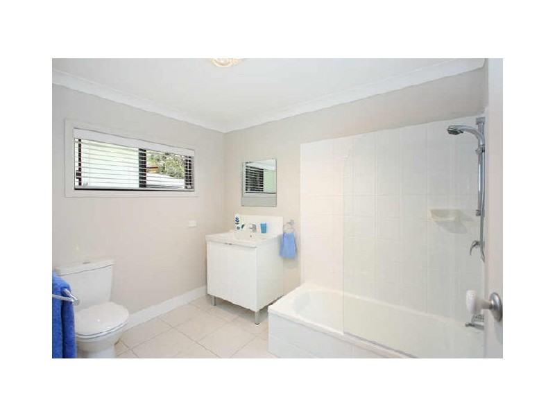 6 Dusk Street, Kenmore QLD 4069