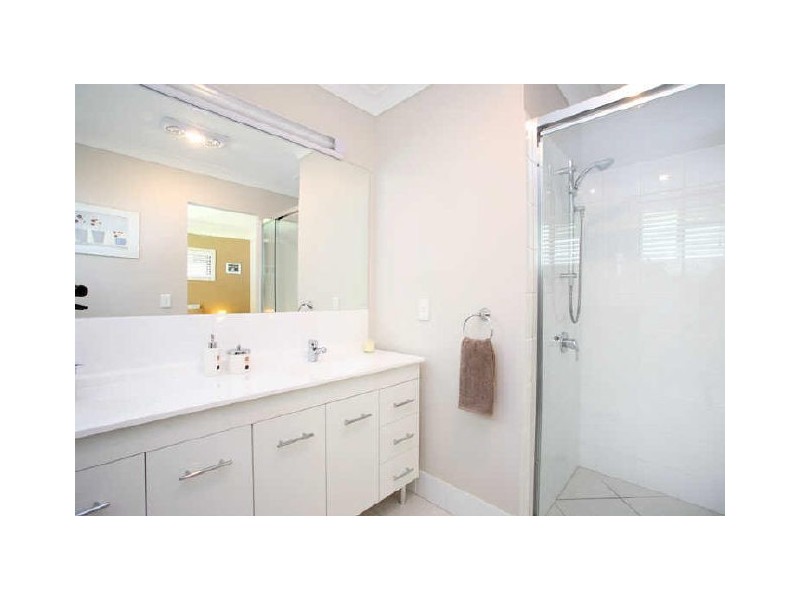 6 Dusk Street, Kenmore QLD 4069