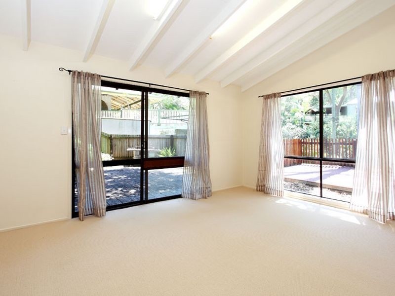 12 Stonehenge Street, Chapel Hill QLD 4069