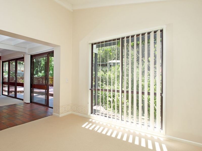 12 Stonehenge Street, Chapel Hill QLD 4069