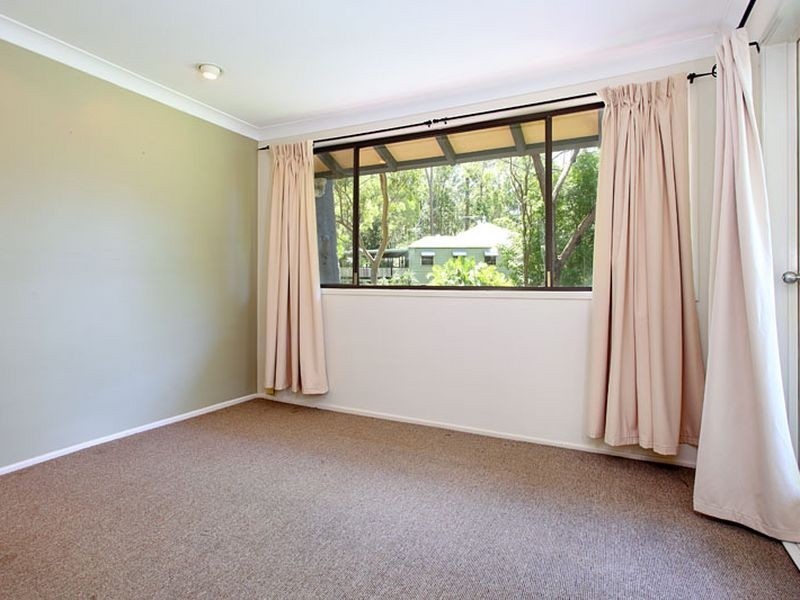 12 Stonehenge Street, Chapel Hill QLD 4069