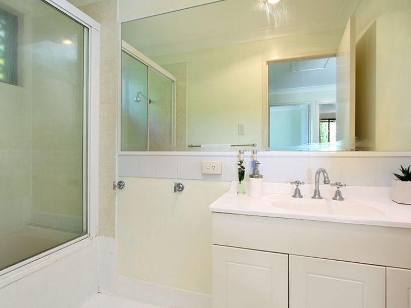 12 Stonehenge Street, Chapel Hill QLD 4069