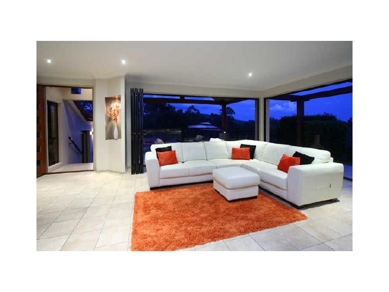 22 Grevillea Close, Chapel Hill QLD 4069