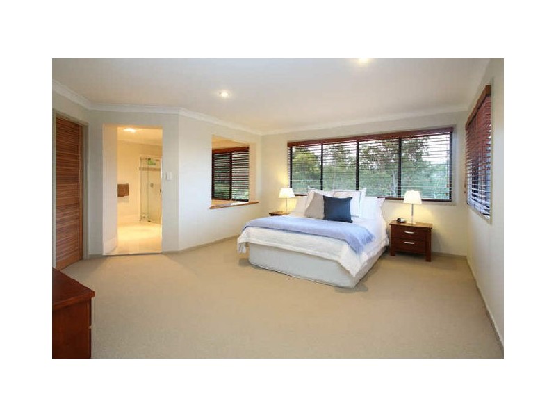 22 Grevillea Close, Chapel Hill QLD 4069