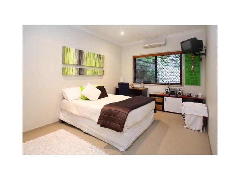 22 Grevillea Close, Chapel Hill QLD 4069