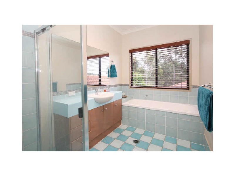 22 Grevillea Close, Chapel Hill QLD 4069