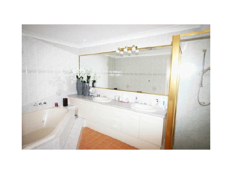 3 Kagoola Close, Chapel Hill QLD 4069