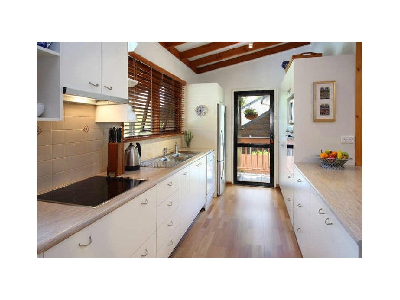 14 Burrumbuck Street, Chapel Hill QLD 4069