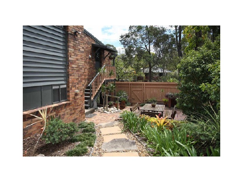 14 Burrumbuck Street, Chapel Hill QLD 4069