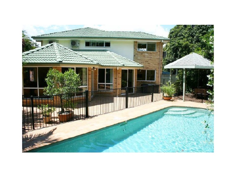 18 Ngeringa Crescent, Chapel Hill QLD 4069