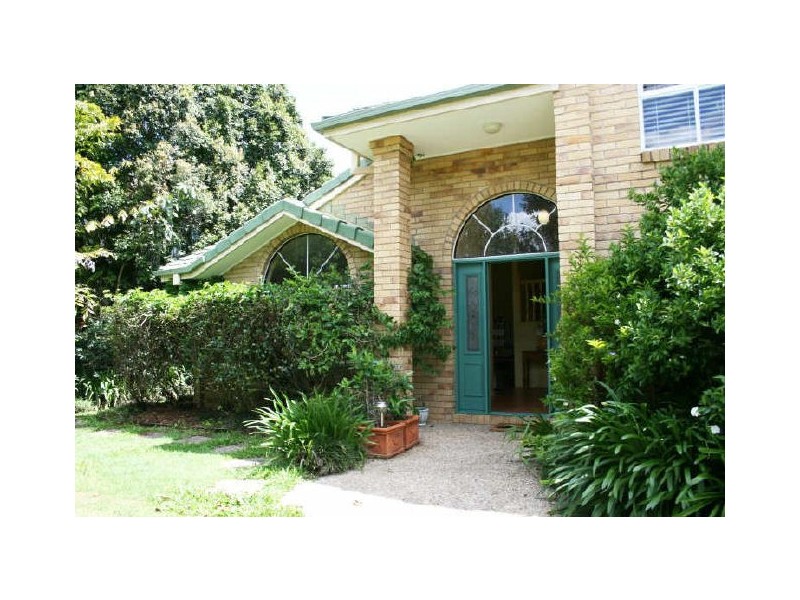 18 Ngeringa Crescent, Chapel Hill QLD 4069