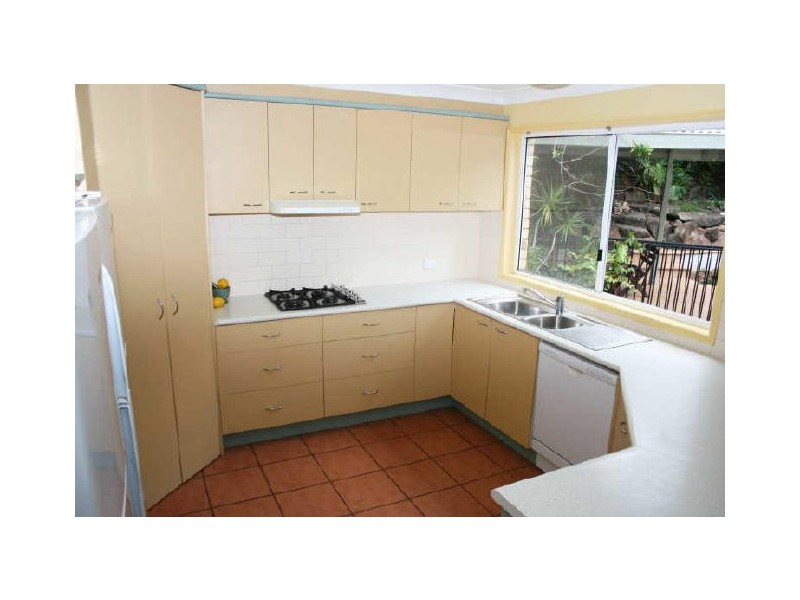 18 Ngeringa Crescent, Chapel Hill QLD 4069