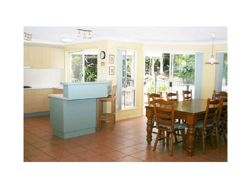 18 Ngeringa Crescent, Chapel Hill QLD 4069