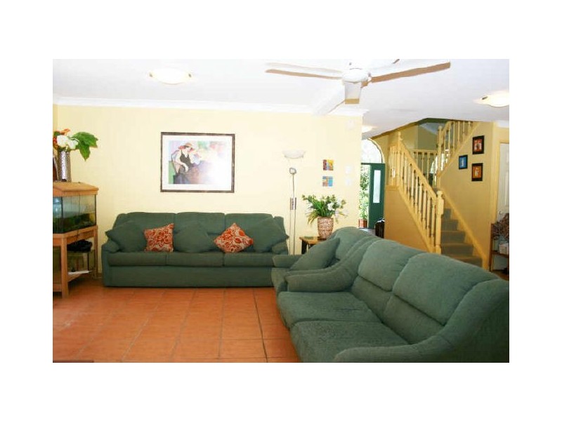 18 Ngeringa Crescent, Chapel Hill QLD 4069