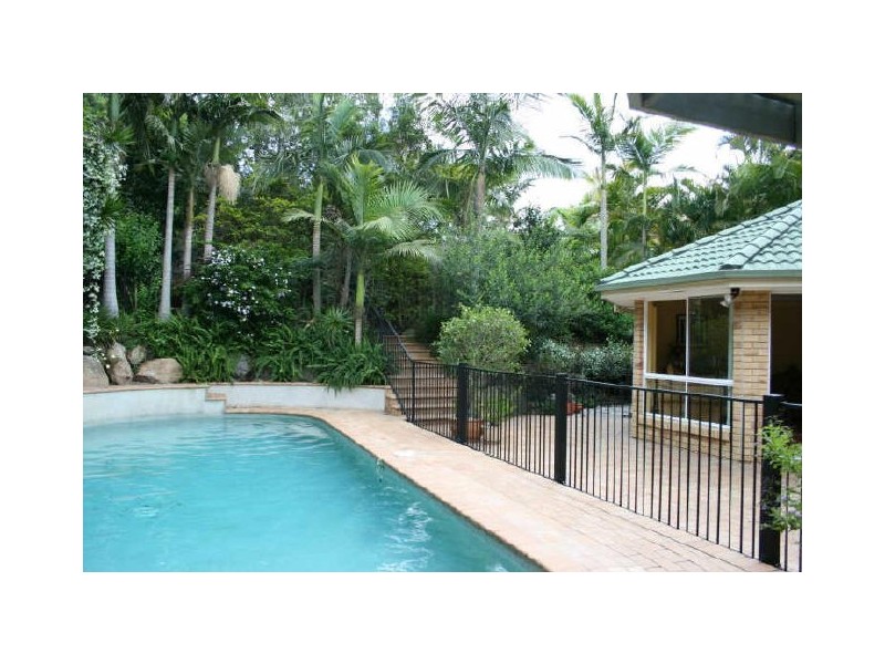 18 Ngeringa Crescent, Chapel Hill QLD 4069