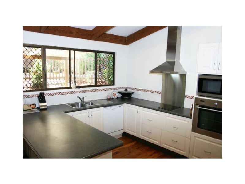 9 Wyndarra Street, Kenmore QLD 4069