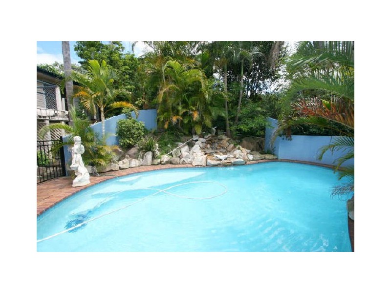 9 Alenola Street, Chapel Hill QLD 4069