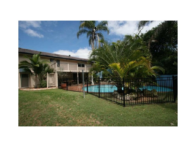 9 Alenola Street, Chapel Hill QLD 4069