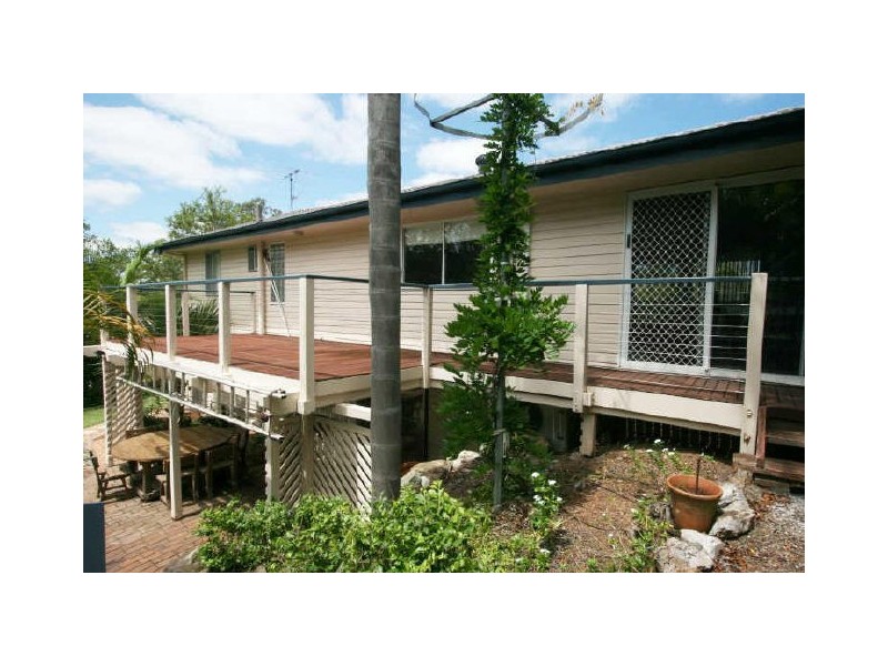 9 Alenola Street, Chapel Hill QLD 4069