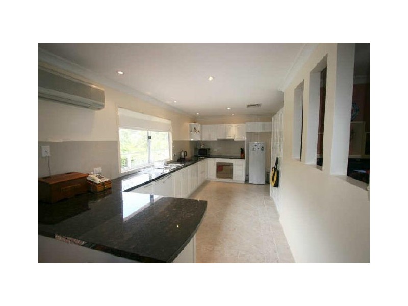 9 Alenola Street, Chapel Hill QLD 4069