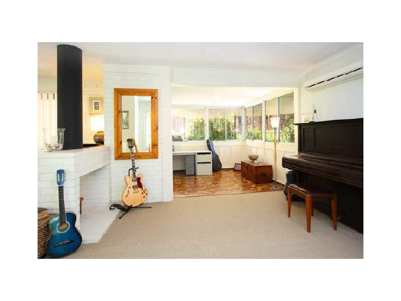 9 Woonalee Street, Kenmore QLD 4069