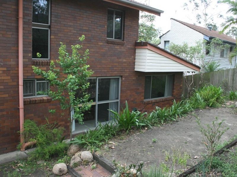 26 Lant Street, Chapel Hill QLD 4069