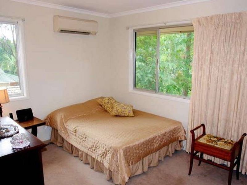 26 Lant Street, Chapel Hill QLD 4069