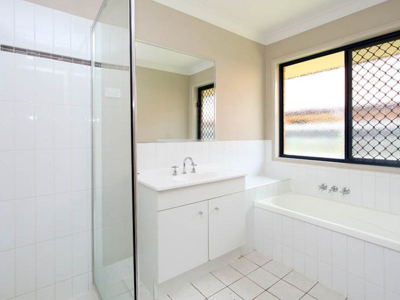 21 Bloomsbury Crescent, Moggill QLD 4070