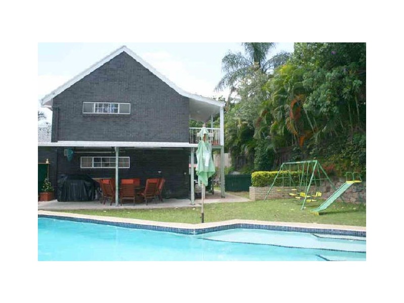 11 Stardust Street, Kenmore QLD 4069