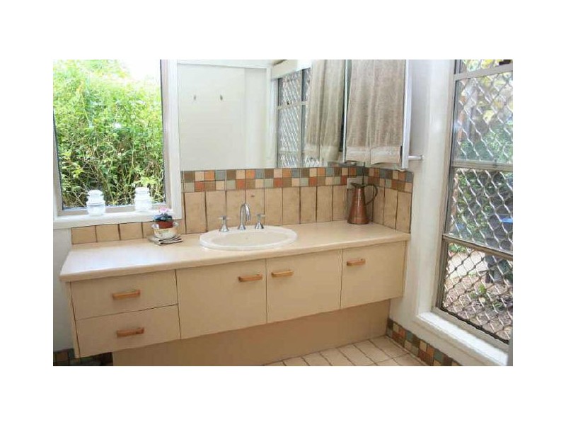 23 Ringway Place, Chapel Hill QLD 4069