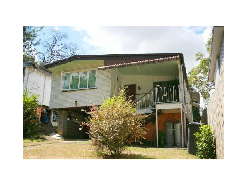 11 Kenton Street, Chapel Hill QLD 4069