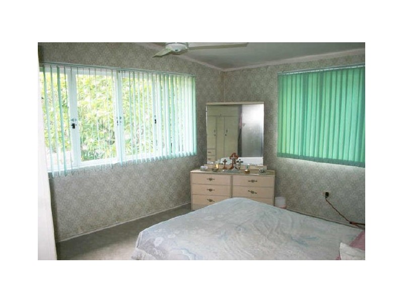 11 Kenton Street, Chapel Hill QLD 4069