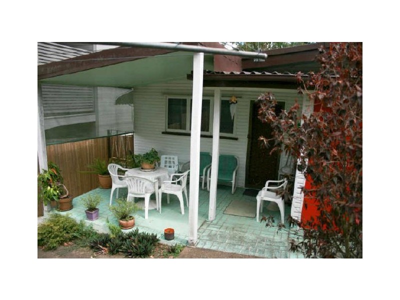 11 Kenton Street, Chapel Hill QLD 4069