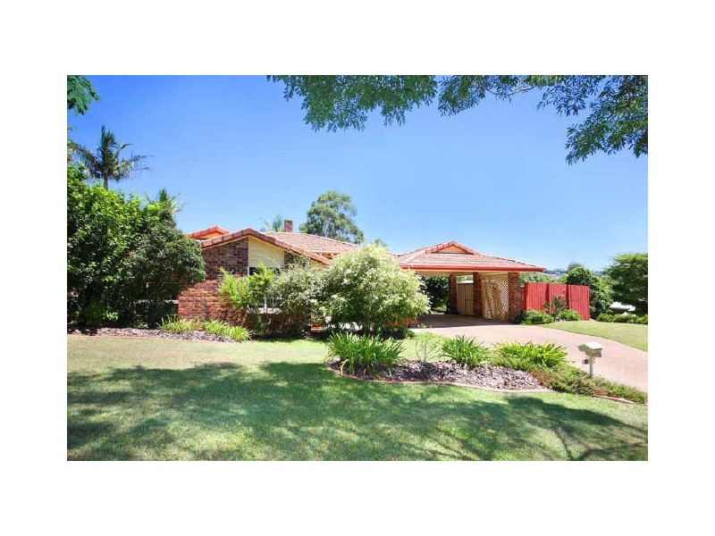 1 Brookvale Close, Kenmore Hills QLD 4069