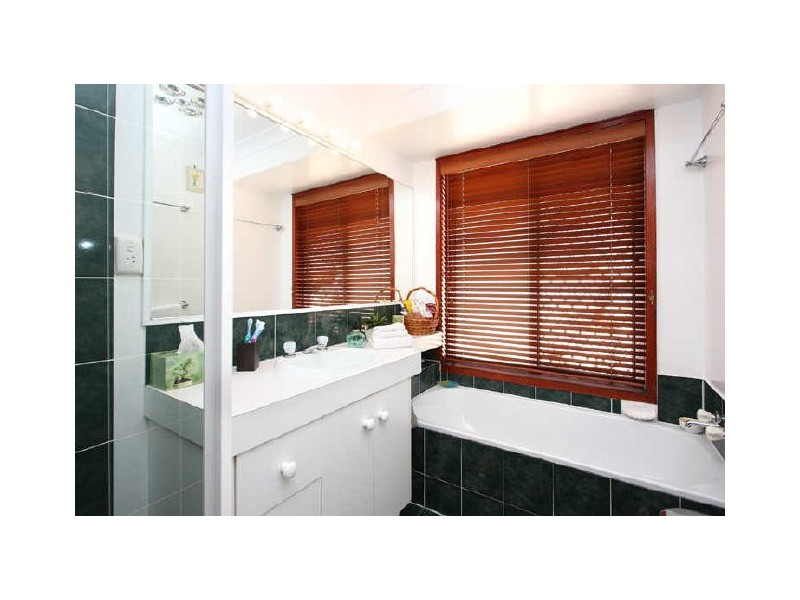 1 Brookvale Close, Kenmore Hills QLD 4069