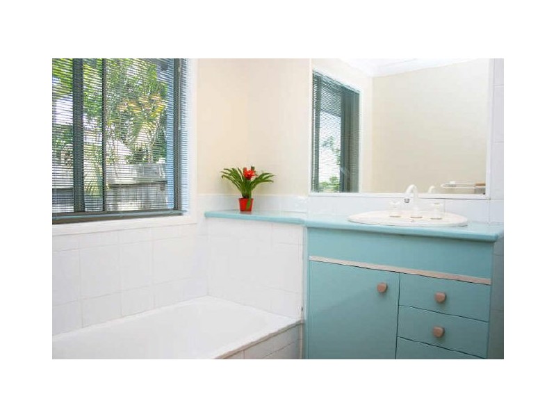 22 Binyara Street, Chapel Hill QLD 4069