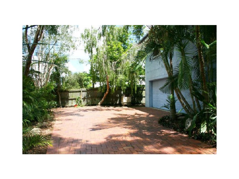 22 Binyara Street, Chapel Hill QLD 4069