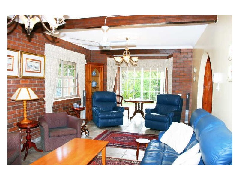 1 Cassandra Street, Chapel Hill QLD 4069