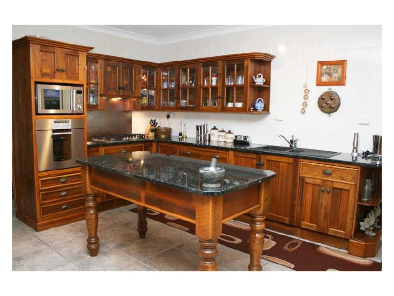 1 Cassandra Street, Chapel Hill QLD 4069