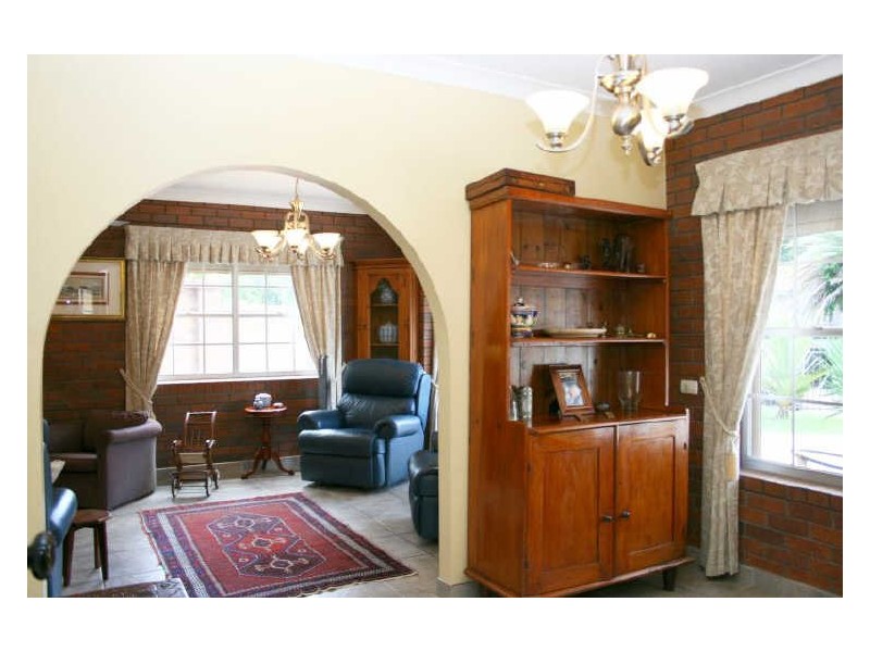 1 Cassandra Street, Chapel Hill QLD 4069