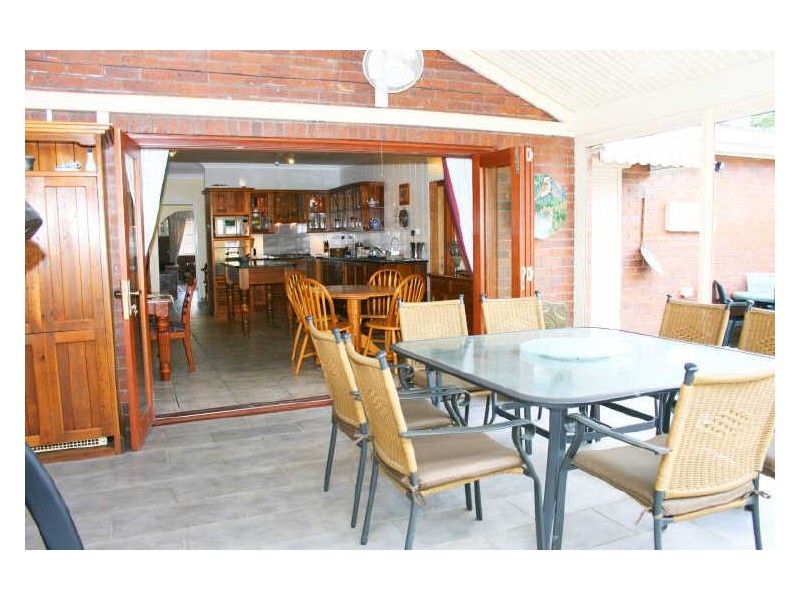 1 Cassandra Street, Chapel Hill QLD 4069