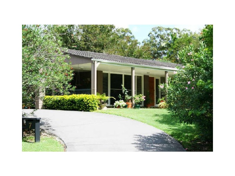 7 Jedburgh Street, Kenmore QLD 4069