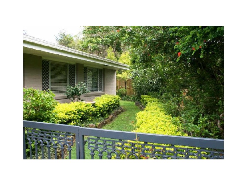 7 Jedburgh Street, Kenmore QLD 4069